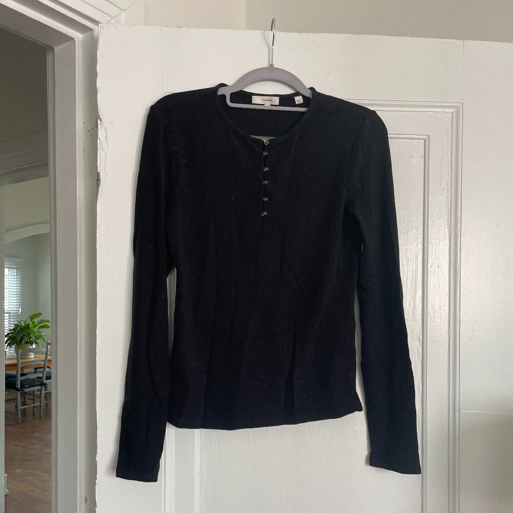 Vince Long Sleeved Henley in Black (S)